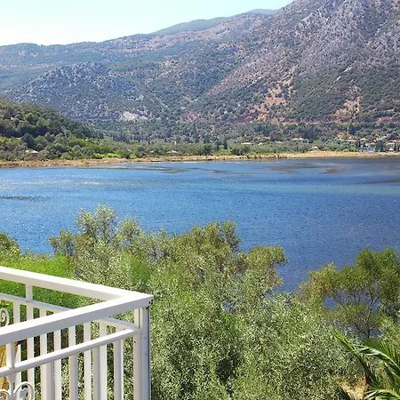 Apartament Theodora Yénion